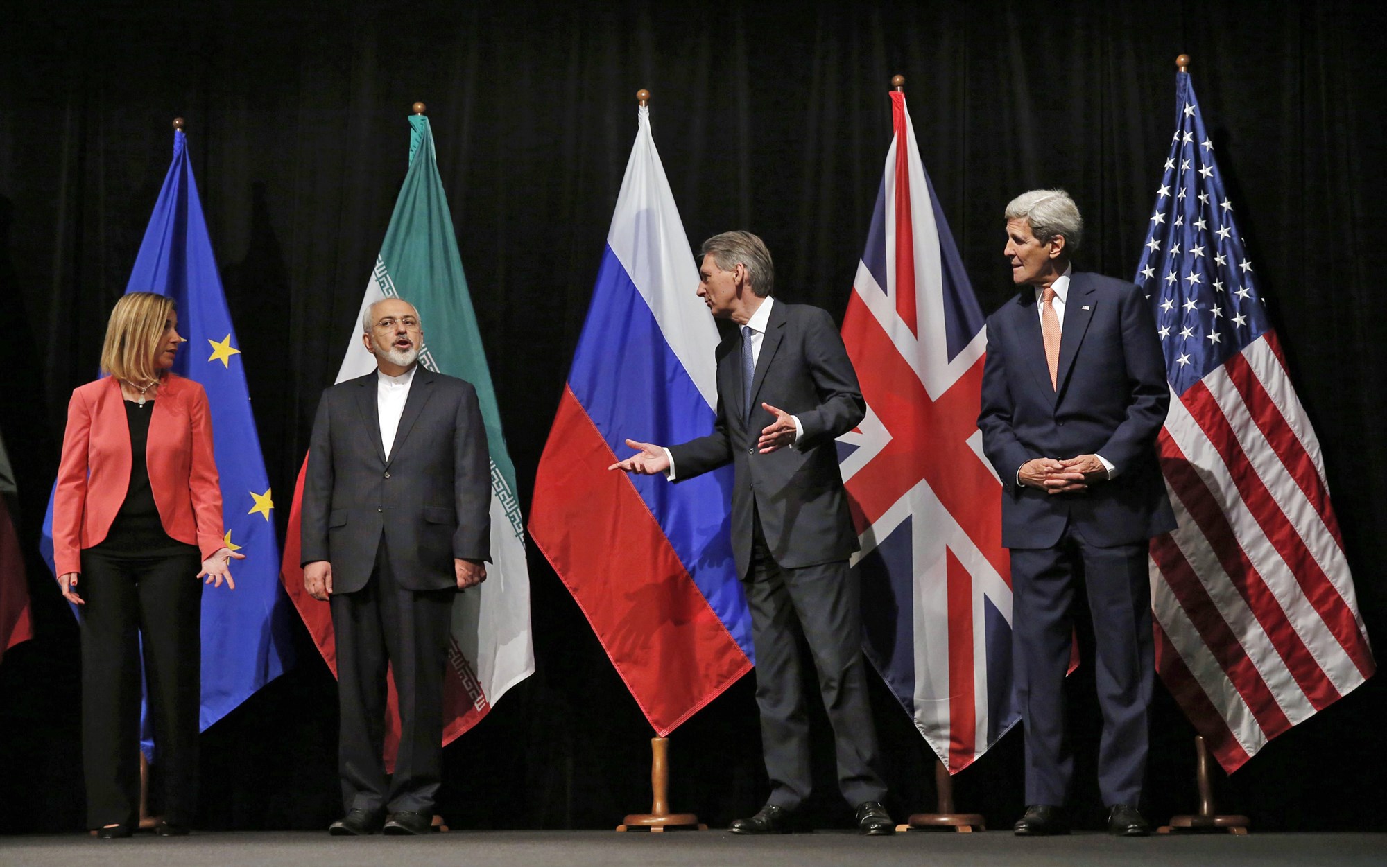رقص دیپلماتیک تهران و واشنگتن/ آیا ایران حاضر است پیشنهاد مذاکره با آمریکا را قبول کند؟