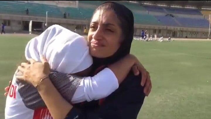 اشکهای پرافتخاترین سرمربی فوتبال زنان ایران + عکس اشکهای پرافتخاترین سرمربی فوتبال زنان ایران + عکس