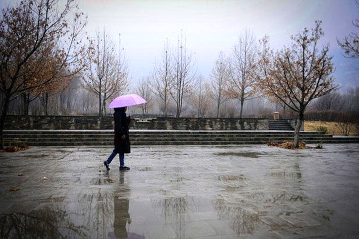 بارش باران و وزش باد در بیشتر مناطق کشور