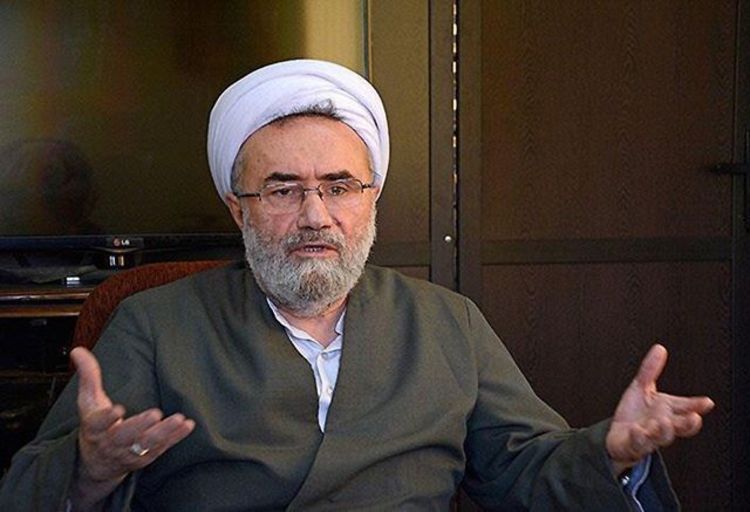 امام‌جمعه ایرانشهر برای دادن چند اسکناس ۱۰ هزار تومانی به کارگران، رفتاری غیرمحترمانه داشت/ شورای سیاستگزاری ائمه جمعه تا چه وقت می‌خواهد سکوت کند؟