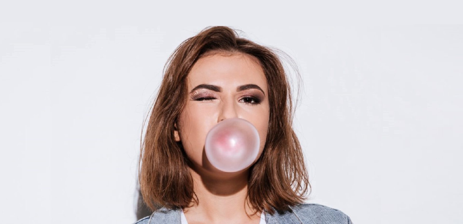 مزایای جویدن آدامس