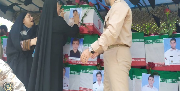 آغاز تشییع پیکر پاک شهدای حادثه ناوچه کنارک +تصاویر شهدای حادثه ناوچه کنارک