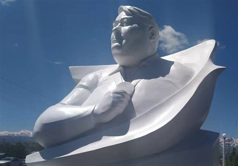 کجای این تندیس شبیه به سیامند رحمان است؟