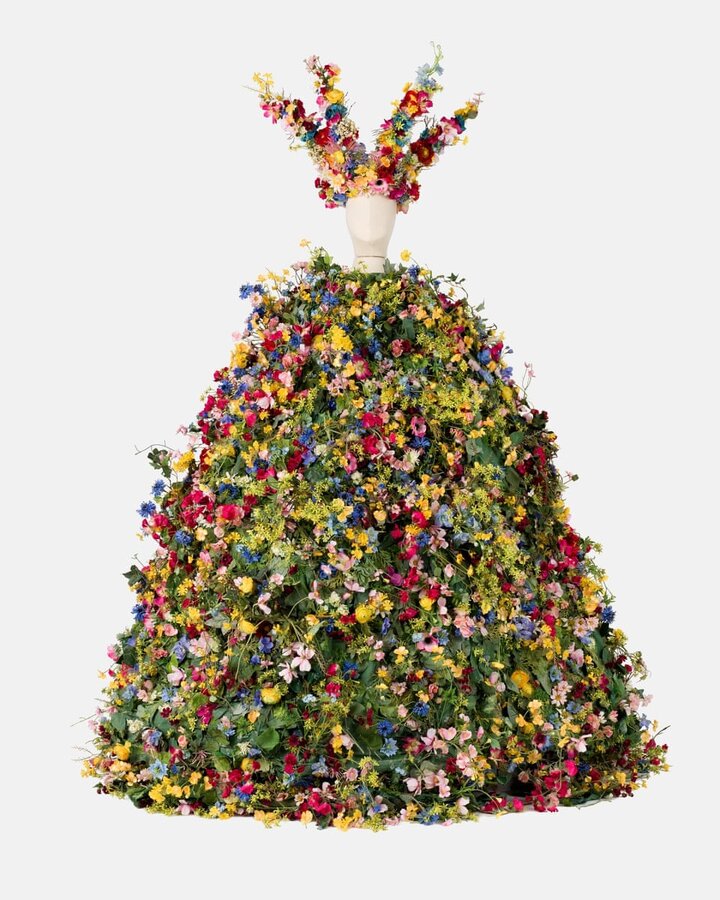 لباس ملکه می و پری دریایی برای کرونا حراج میشوند لباس ملکه می