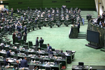 حاشیه‌های مجلس یازدهم