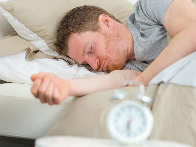 دلایل و مضرات خواب زیاد