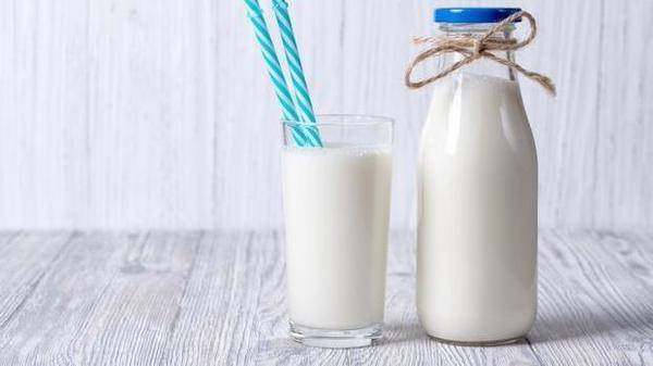 بهترین ساعت برای نوشیدن شیر بهترین ساعت برای نوشیدن شیر