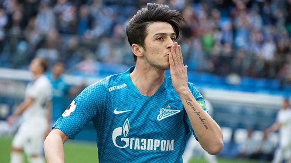 سردار آزمون روی جلد روزنامه کوریرهدلو اسپورت/ زنیت تخفیف نمیدهد سردار آزمون