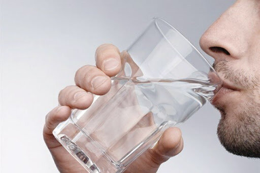 تاثیر زمان‌ نوشیدن آب بر بدن
