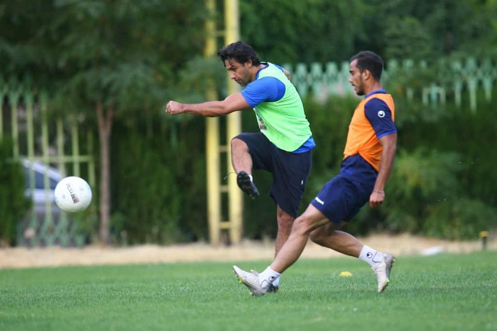 آموزش گلزنی فرهاد به مهاجمان استقلال+عکس