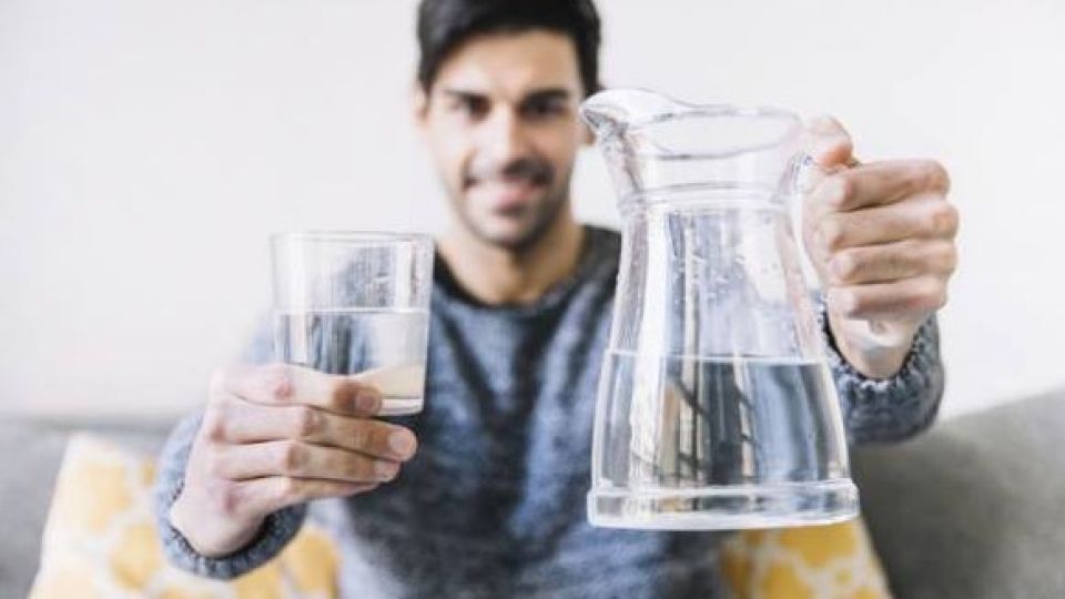 عوارض نوشیدن زیاد آب