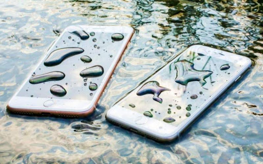 اقتادن گوشی در آب