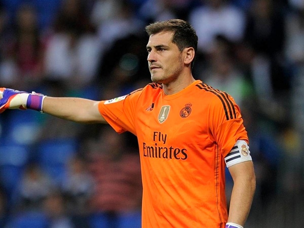 کاسیاس فوتبال را کنار گذاشت