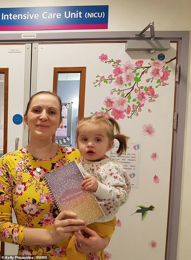 دختربچهای که معده، کبد و روده هایش بیرون بدنش قرار دارند+عکس دختربچهای که معده، کبد و روده هایش بیرون بدنش قرار دارند+عکس