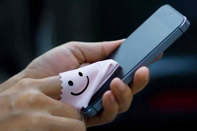 اسپری الکل به گوشی