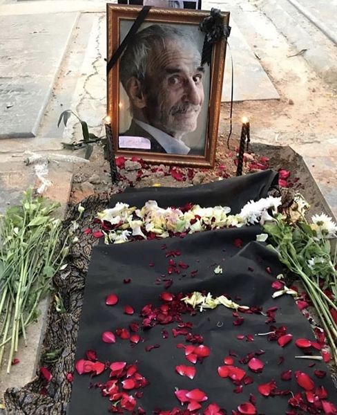 خانه ابدی مرحوم احمد پورمخبر 