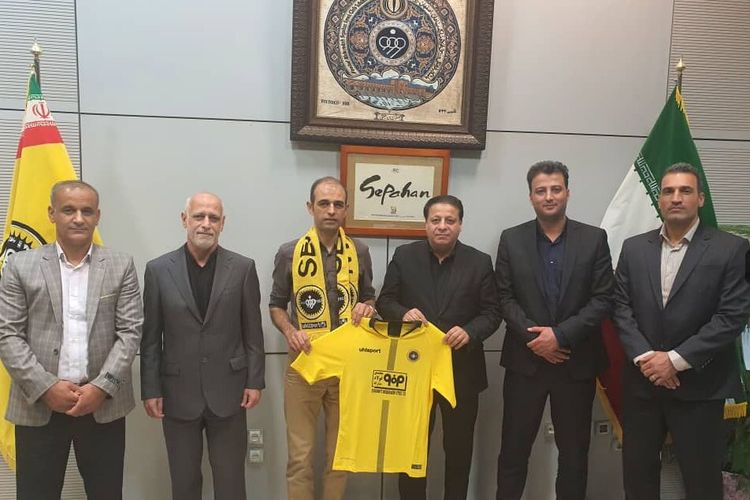 سرمربی سپاهان 