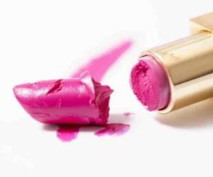 روش‌های نو کردن رژ لب شکسته 