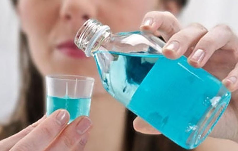 استفاده از دهانشویه از ابتلا به کرونا جلوگیری میکند؟ استفاده از دهانشویه