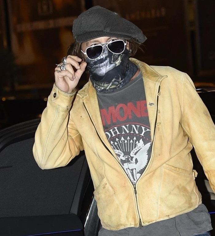 ببینید: ژست‌های جالب جانی دپ در جزایر قناری