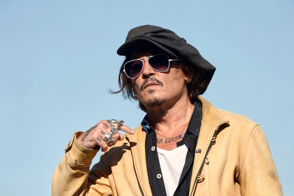 ببینید: ژست‌های جالب جانی دپ در جزایر قناری