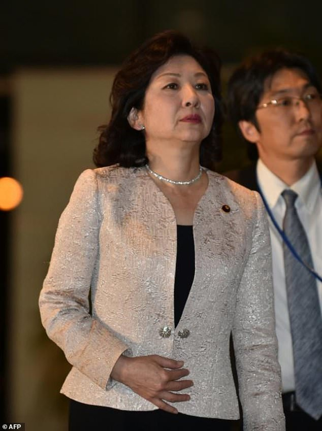 جایگزینی شینزو آبه