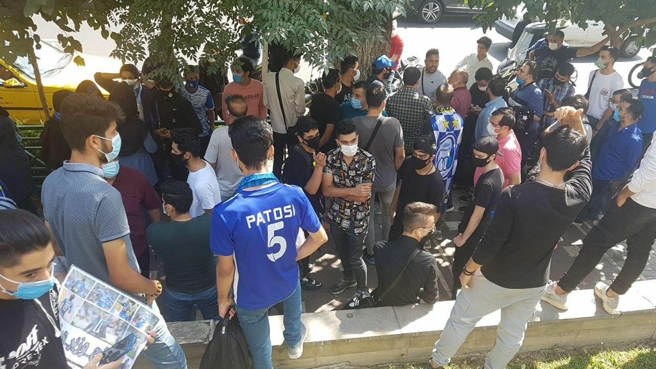 تجمع استقلالی‌ها این بار مقابل مجلس