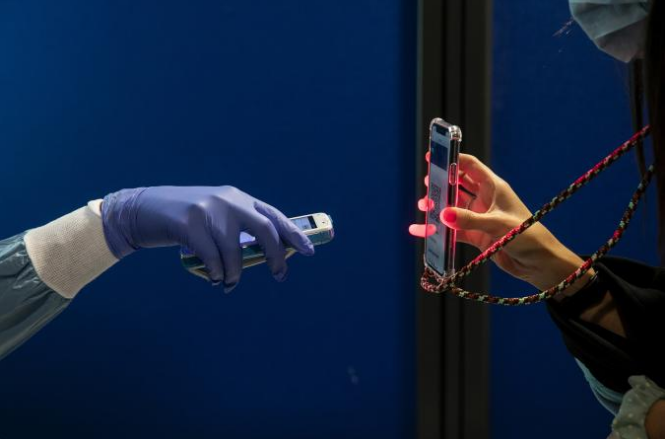 کسر یارانه و شناسایی با دوربین‌های شهری/ دولت‌ها چطور افراد را برای نقض قوانین کرونا جریمه می‌کند؟