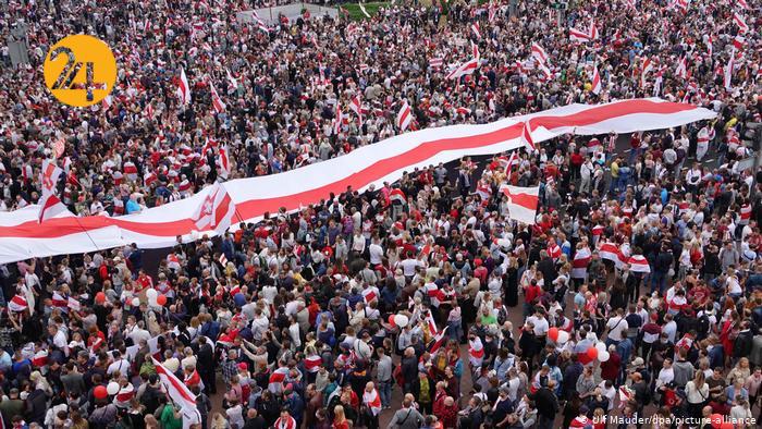 حمله پلیس بلاروس به معترضان با خودروی آب‌پاش و نارجک صوتی