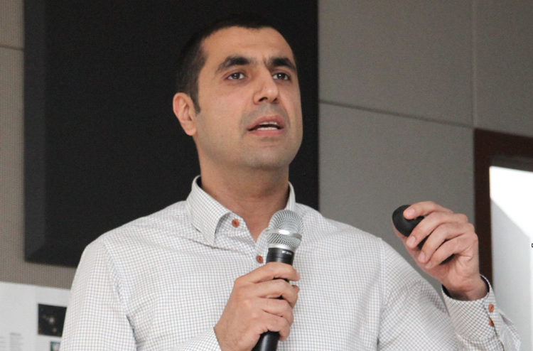 برنده جایزه علمی برتر انجمن نجوم و اخترفیزیک