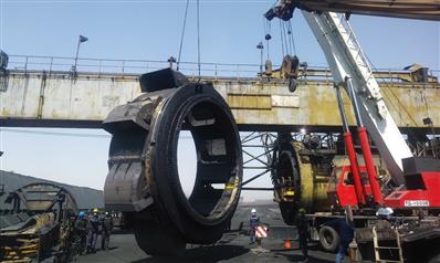 تعویض لارج بیرینگ‌ها و تنظیم سازۀ اصلی دستگاه بریج ریکلایمر شمارۀ یک