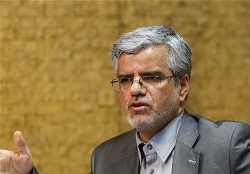 انتقاد محمود صادقی