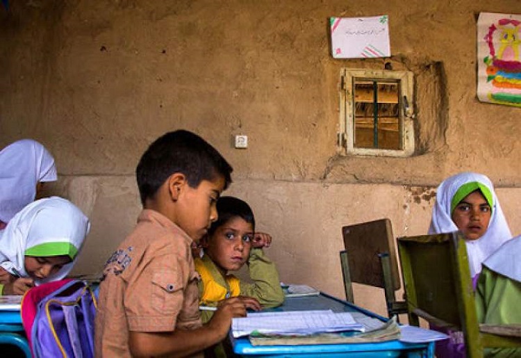 پای لنگ عدالت آموزشی در ایران/ چرا رتبه‌های برتر کنکور دانش‌آموزان مدارس پولی بودند؟