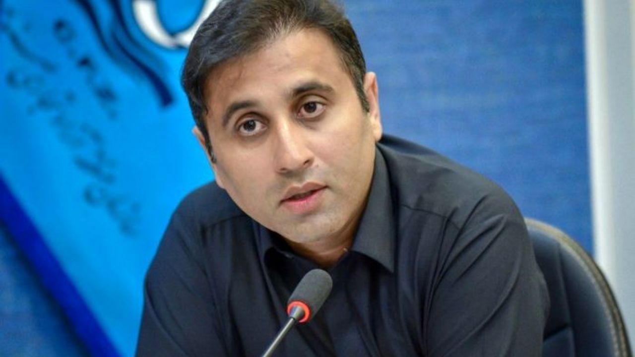 تن فروشی یک زن برای آب 