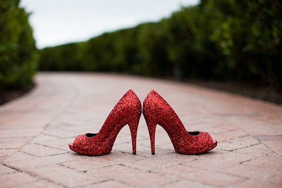 ماجرای آگهی کفش‌های جلوباز