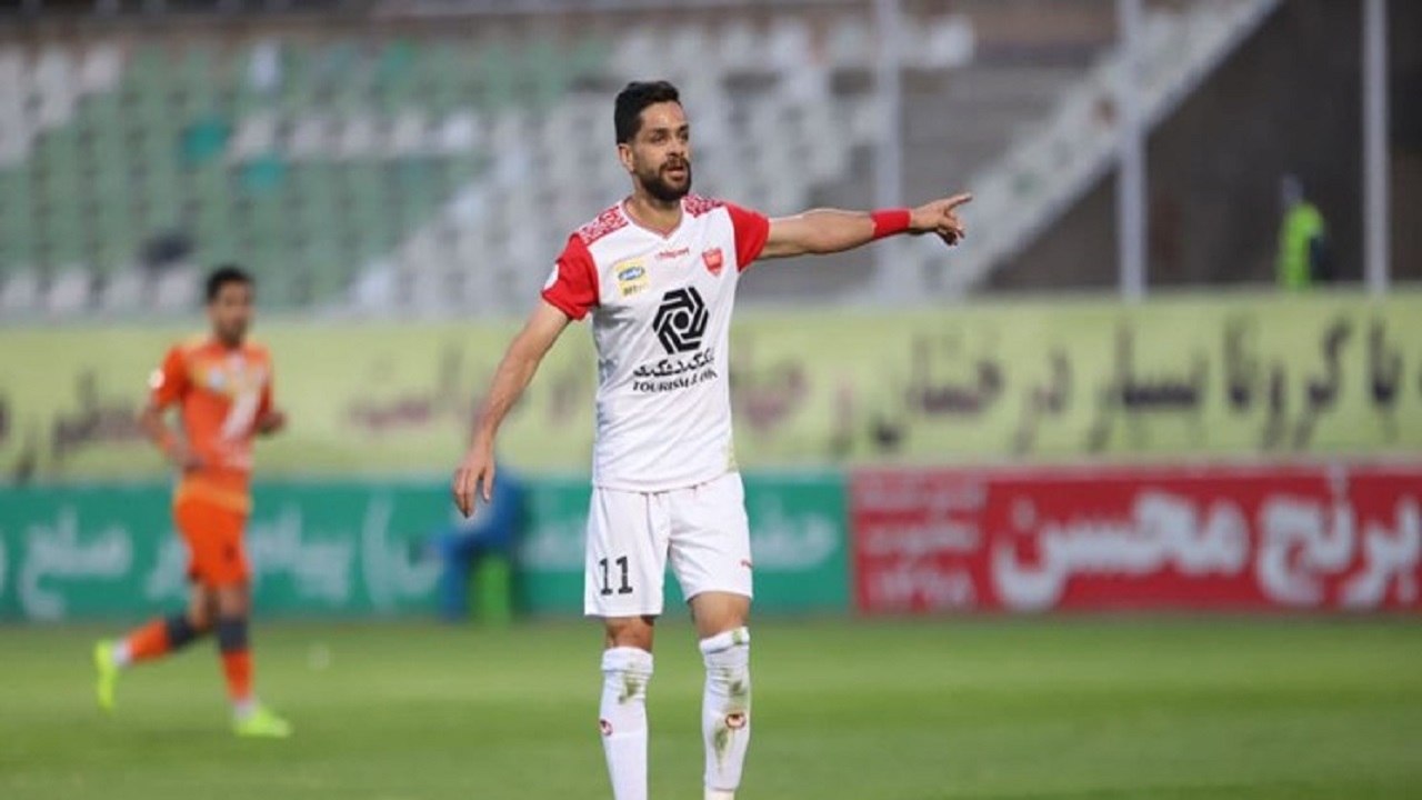 کارت قرمز کمال کامیابی نیا