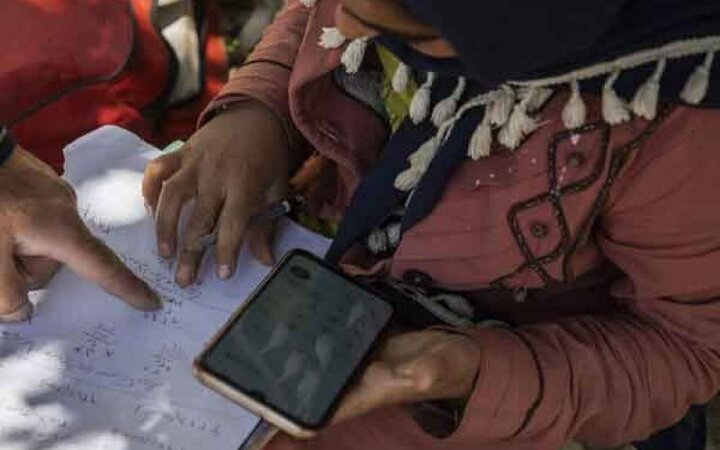 ساعتی ۱۵ تومن اجاره گوشی برای درس خواندن