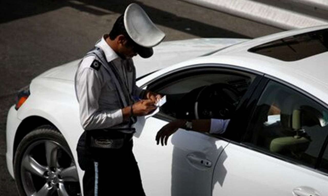 بیرون انداختن ماسک از ماشین جریمه دارد