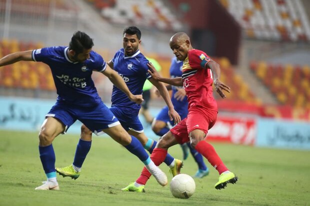 شکست استقلال در دیدار با فولاد