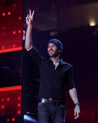 جایزه بهترین خواننده لاتین تاریخ اهدا شد جایزه بهترین خواننده لاتین تاریخ اهدا شد