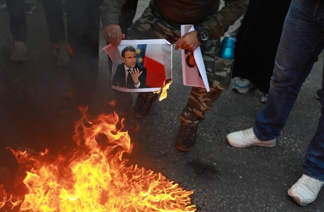 آتش زدن عکس مکرون در فلسطین