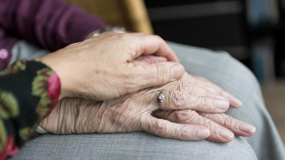 مراقبت از سالمندان در روز‌های کرونایی