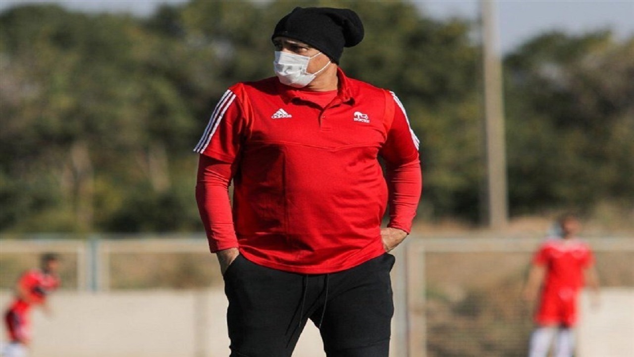 منصوریان از تراکتور طلبکار است