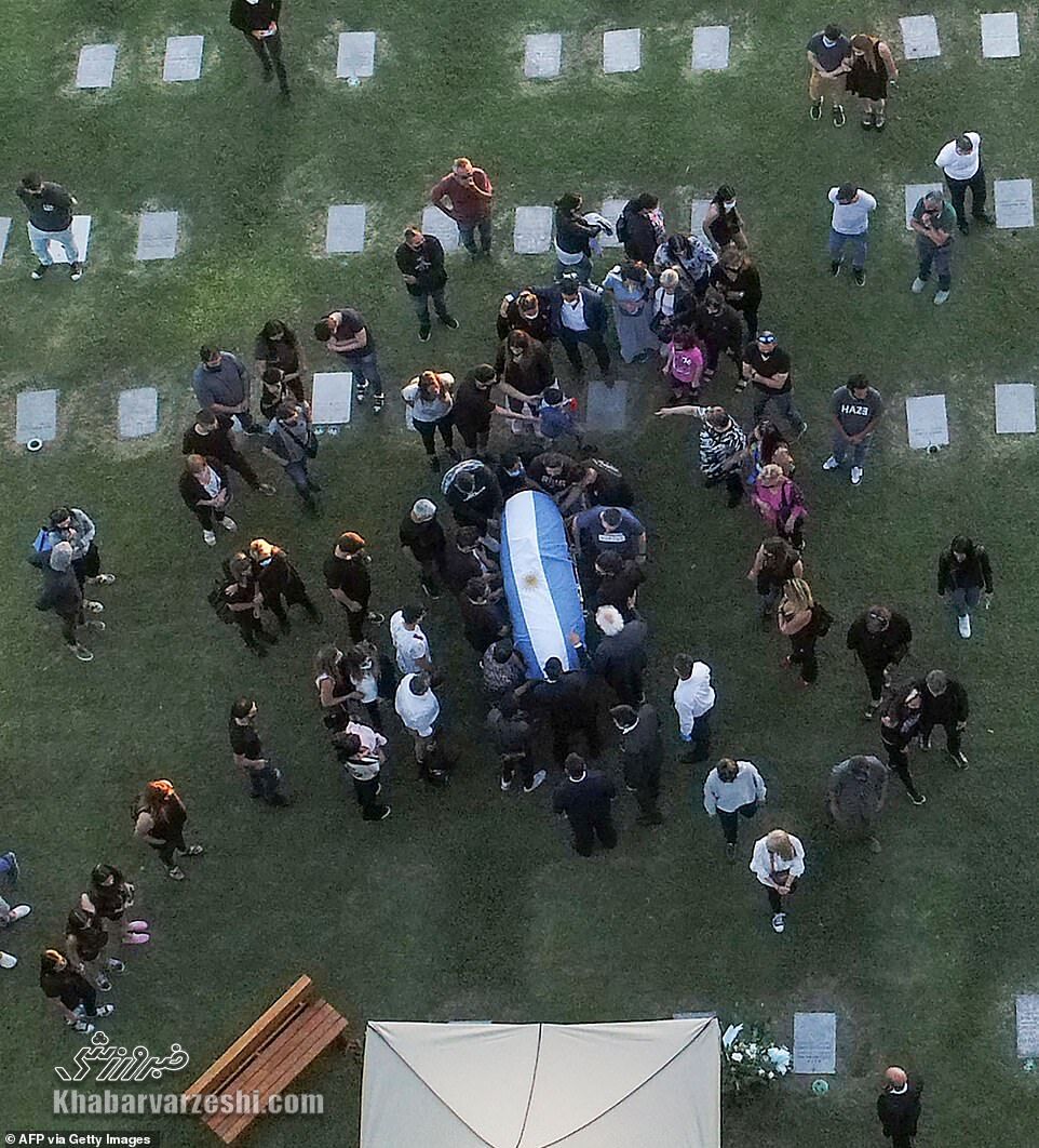 دیگو مارادونا به خاک سپرده شد +عکس