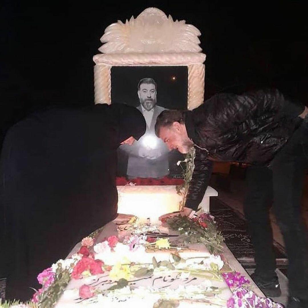 مادر علی انصاریان بر سر مزار پسرش +عکس