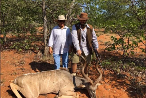 بن سلمان در حال شکار بن سلمان در حال شکار