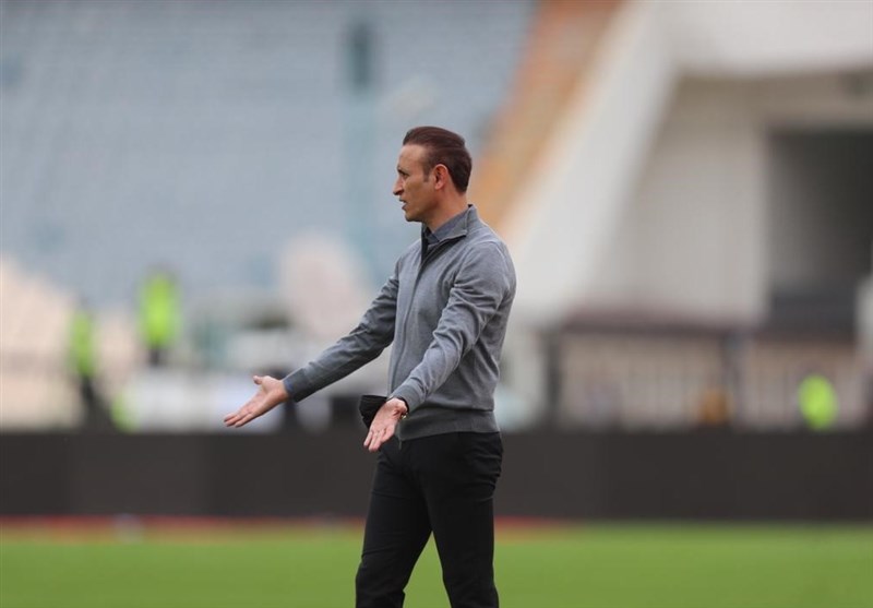 اعتراض گل محمدی به چمن بازی