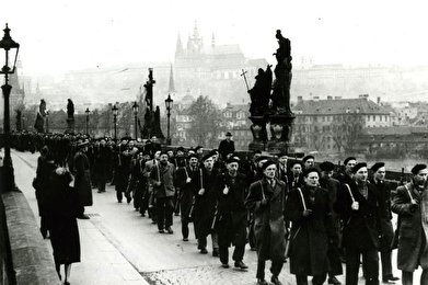 انقلاب چکسلواکی و پیروزی کمونیست‌ها در شرق اروپا
