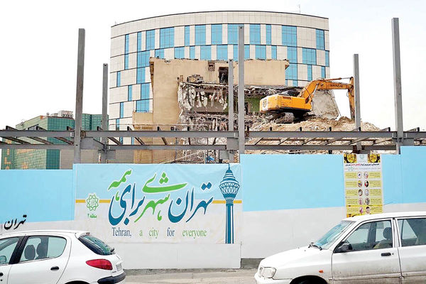 ماشین شهرفروشی همچنان در تهران حرکت می‌کند