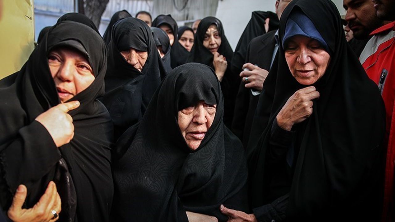 عفت مرعشی: سال‌های آخر مزد هاشمی‌رفسنجانی را کف دستش گذاشتند/ این مرگ حقش نبود